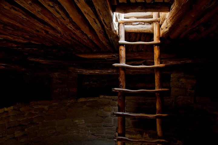 Mesa Verde Spruce House Kiva 1074.jpg